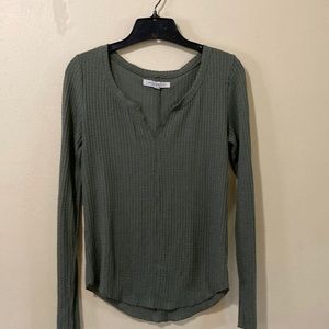 American Eagle LS w/ a rounded V-Neck Thermal Look w/ a Scalloped Edge. Size S